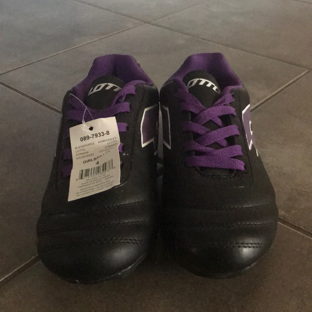 Girls Soccer shoes/ cleats